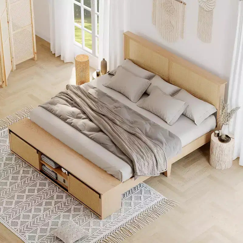 Letto a Piattaforma King Size in Rattan Naturale con Armadietti Scorrevole con Ante a Fienile e Testiera con Luci LED, Letto in Legno in Stile Bohémien, Nessuna Rete a Molle Necessaria