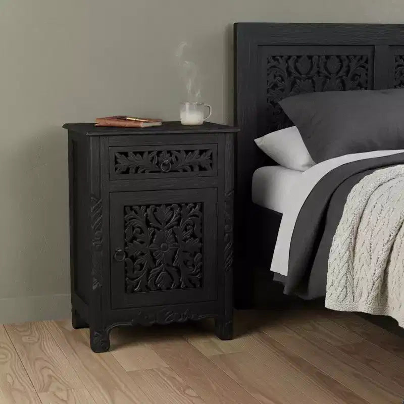30 Comodino monacassetto in legno massello nero anticato