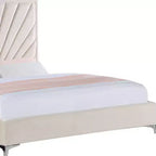 Letto matrimoniale "Queen" Faiz da 87" in velluto beige -: Trapuntatura verticale a raggi, Piedi in metallo, Non richiede rete a doghe