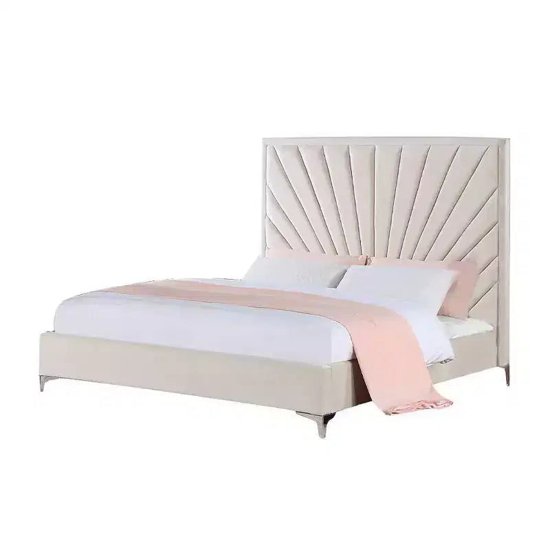 Letto matrimoniale "Queen" Faiz da 87" in velluto beige -: Trapuntatura verticale a raggi, Piedi in metallo, Non richiede rete a doghe